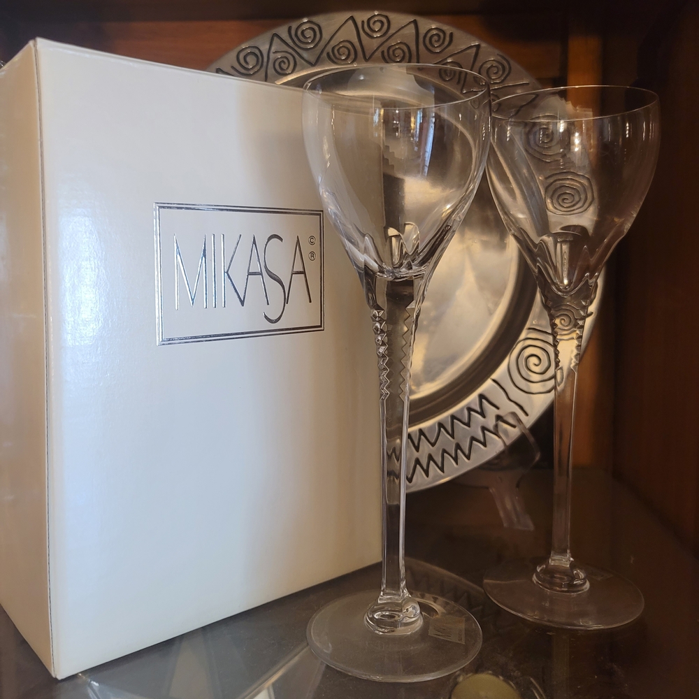 NIB! 4-MIKASA DUCHESSA FINE CRYSTAL STEMWARE WINE GLASSES NEW!